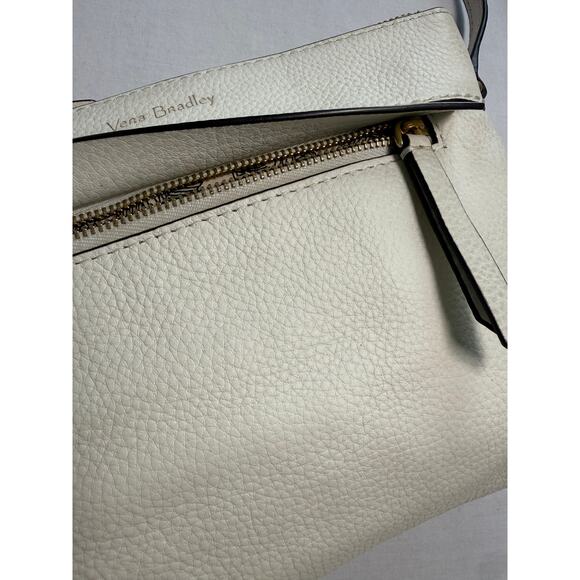 Vera Bradley RFID Wallet Crossbody - Magnifique Floral  Vera Bradley Pebbled Leather RFID Convertible Crossbody Off White Gold Hardware